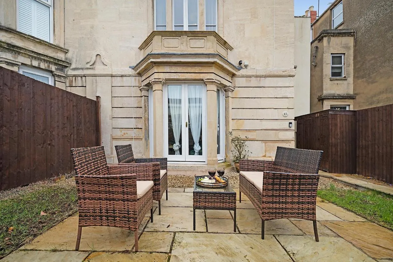 Holiday home 4 Bedroom Home With Garden, Game Room, Parking- Esho Stays Gloucester
