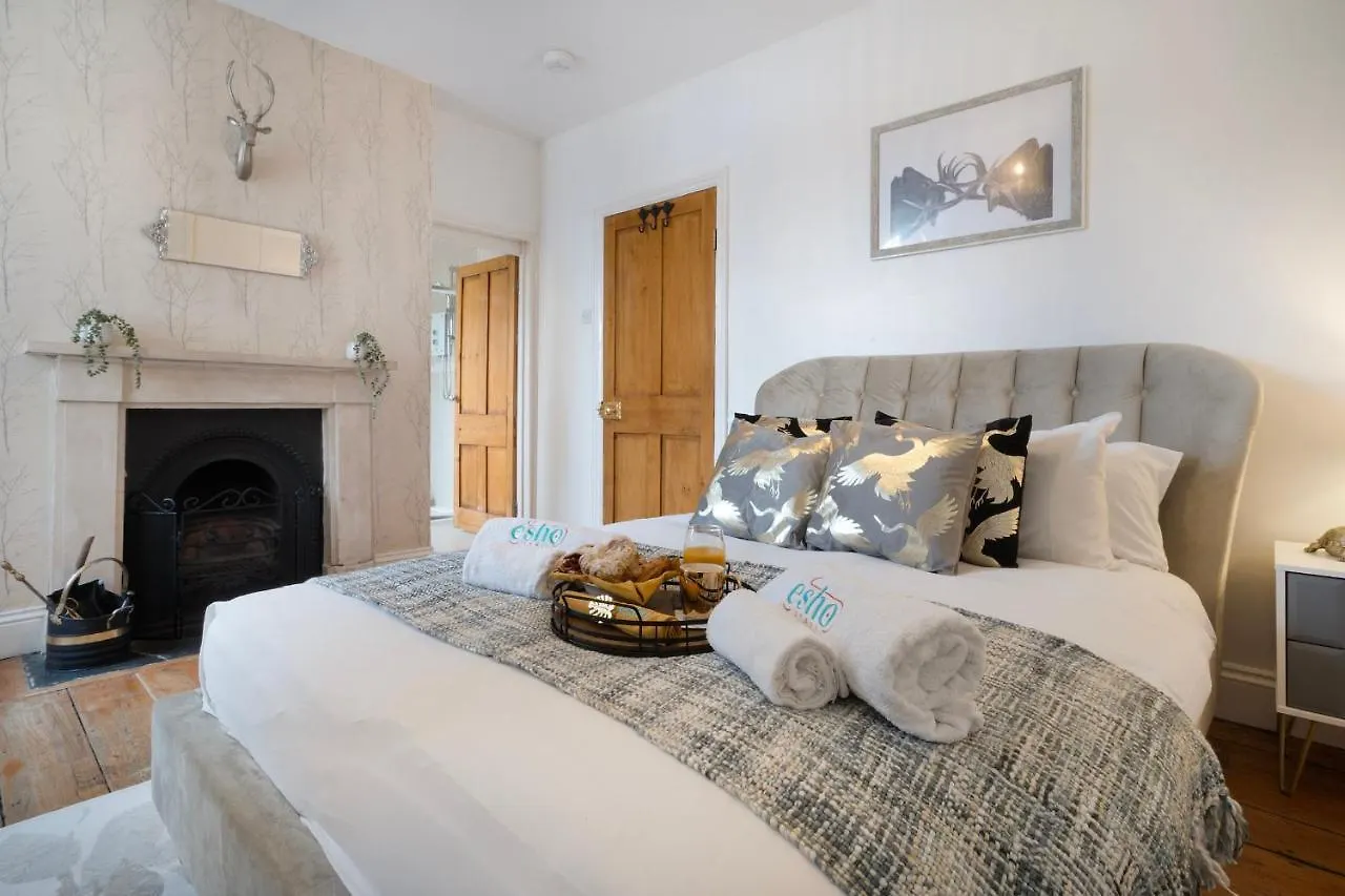 4 Bedroom Home With Garden, Game Room, Parking- Esho Stays Gloucester