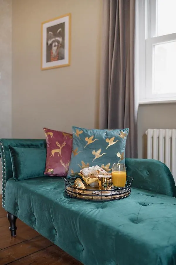 4 Bedroom Home With Garden, Game Room, Parking- Esho Stays Gloucester