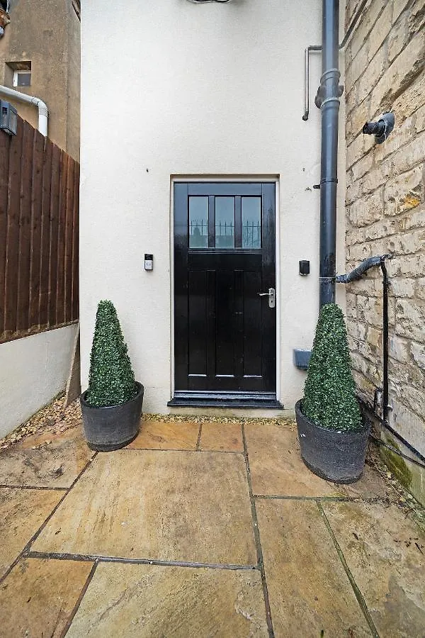 Holiday home 4 Bedroom Home With Garden, Game Room, Parking- Esho Stays Gloucester United Kingdom